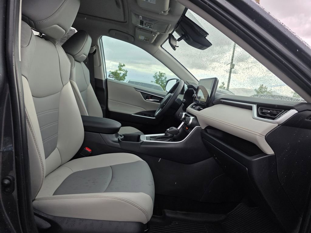 Used 2025 Toyota RAV4 XLE Premium image 32