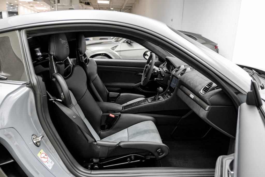 Used 2025 Porsche 718 Cayman GT4 RS w/ Weissach Package RWD image 33