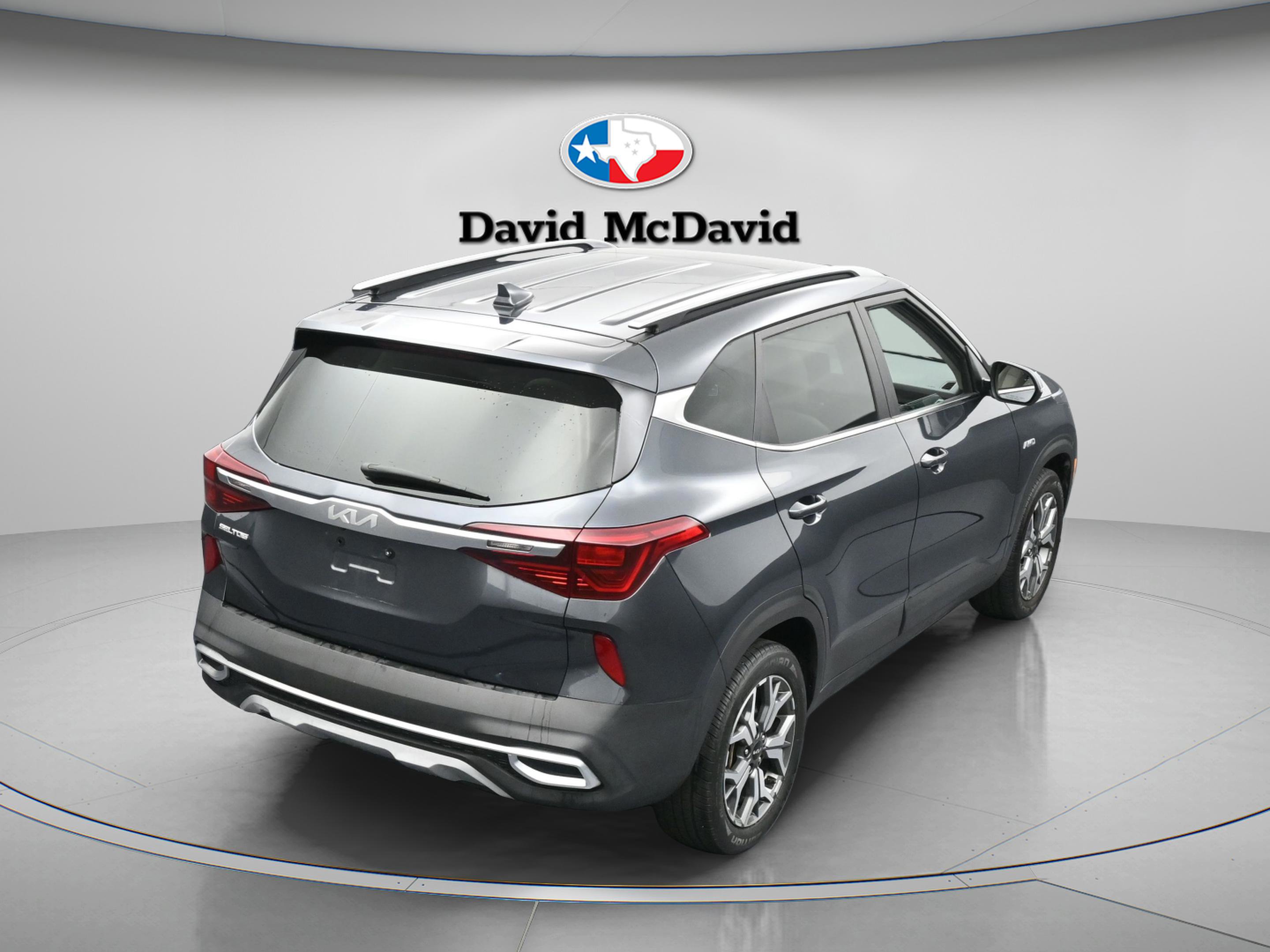 Used 2022 Kia Seltos EX image 17