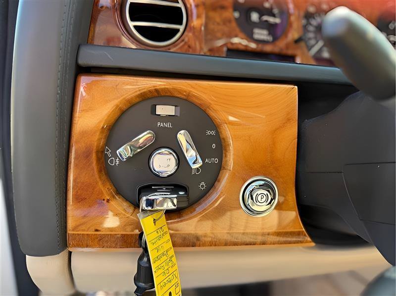 Used 2006 Rolls-Royce Phantom Sedan RWD image 27