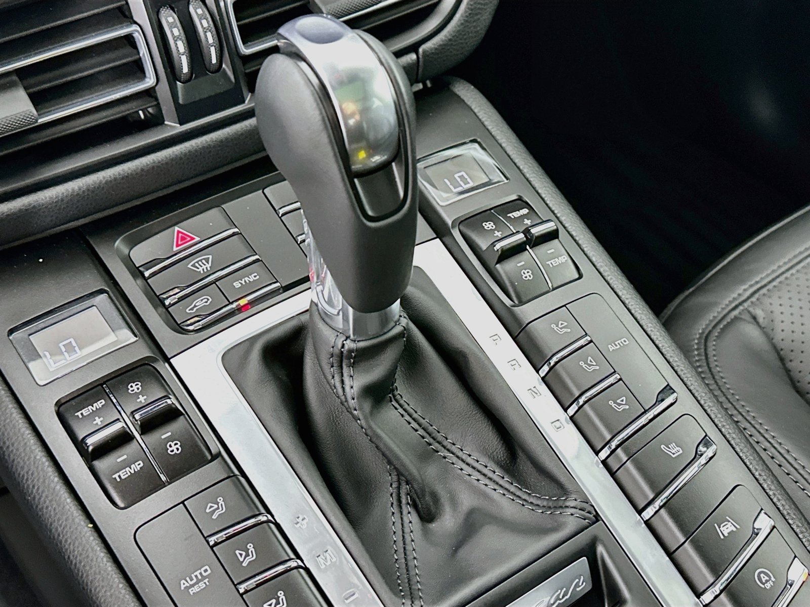 Used 2021 Porsche Macan S AWD/4WD image 28