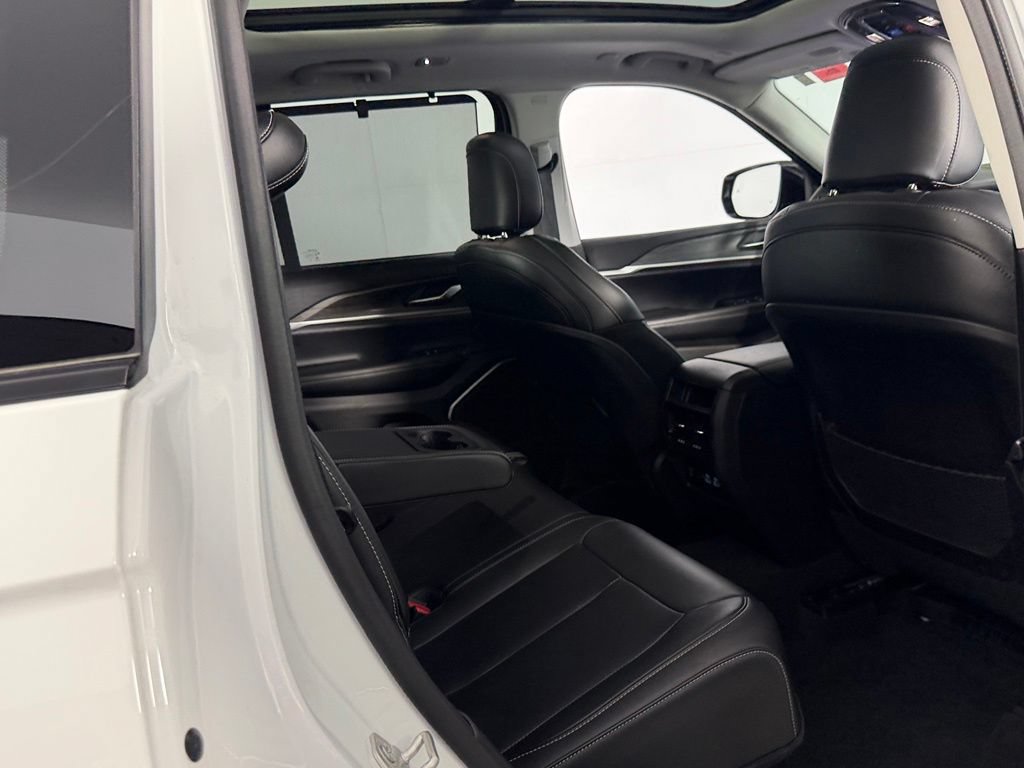 Certified 2023 Jeep Grand Cherokee 4WD 4xe w/ Luxury Tech Group II image 28