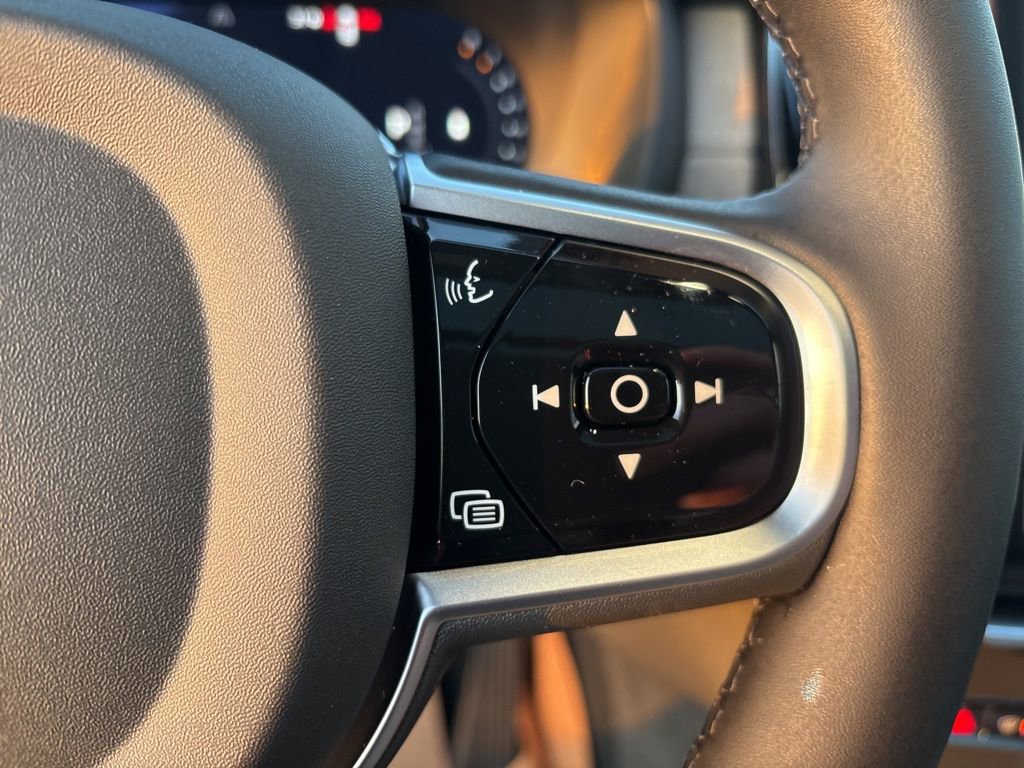 New 2026 Volvo XC90 B6 Plus w/ Protection Package Premier image 26