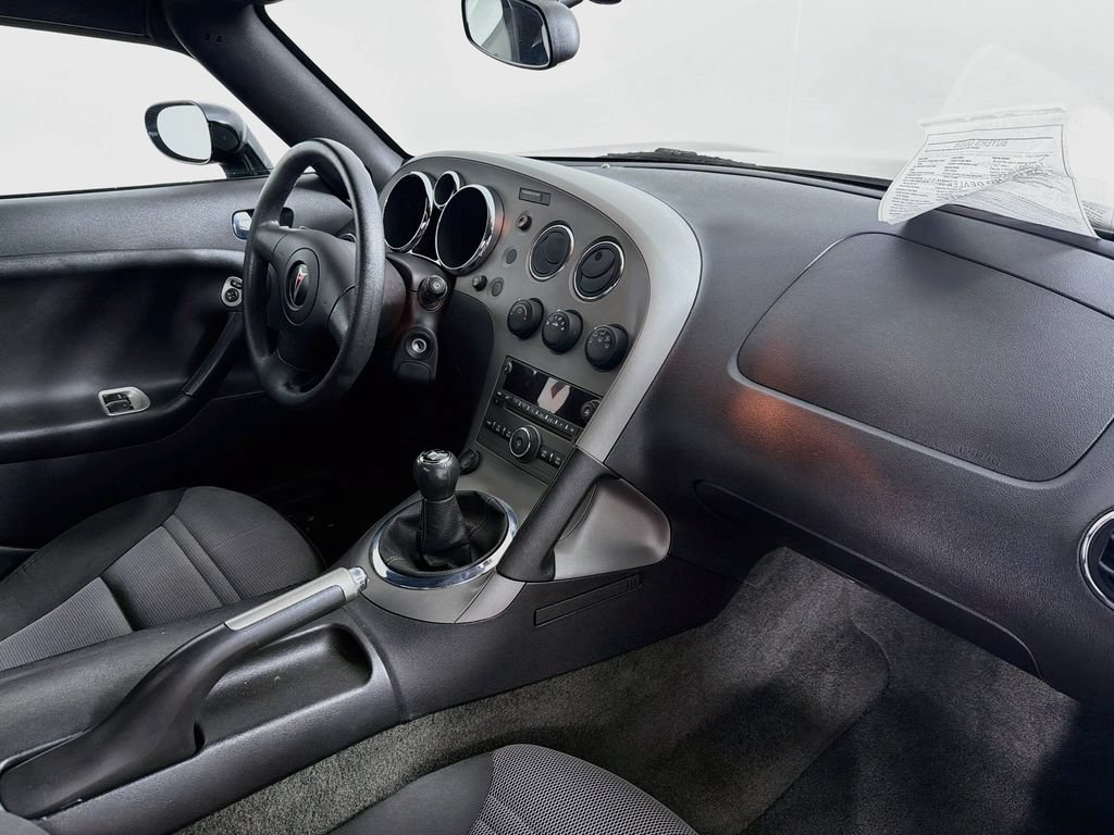 Used 2007 Pontiac Solstice Convertible w/ Preferred Package RWD image 23