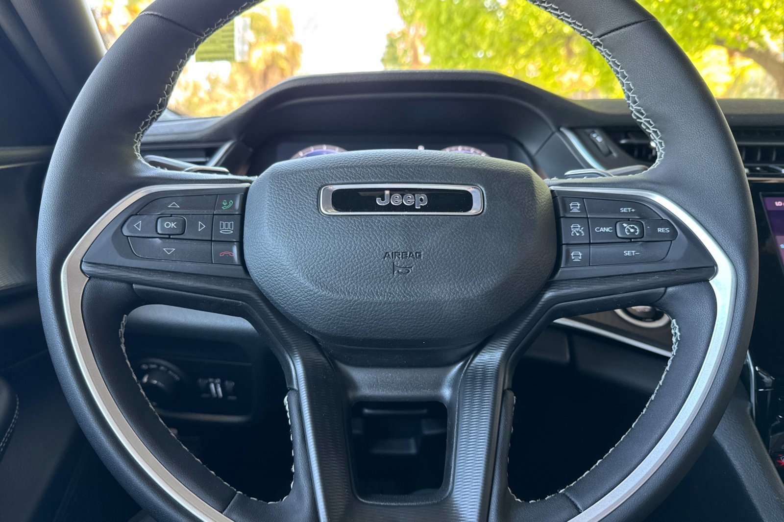 Certified 2025 Jeep Grand Cherokee L Altitude image 23