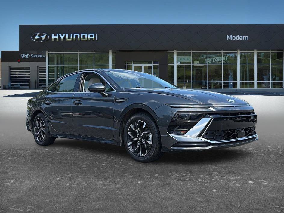 Certified 2025 Hyundai Sonata SEL FWD image 2