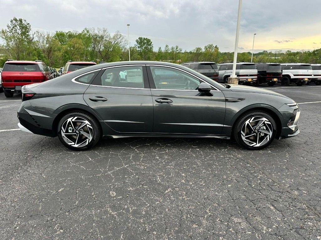Used 2026 Hyundai Sonata SEL AWD/4WD image 2