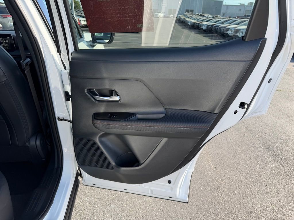 Used 2025 Nissan Kicks SR FWD image 19