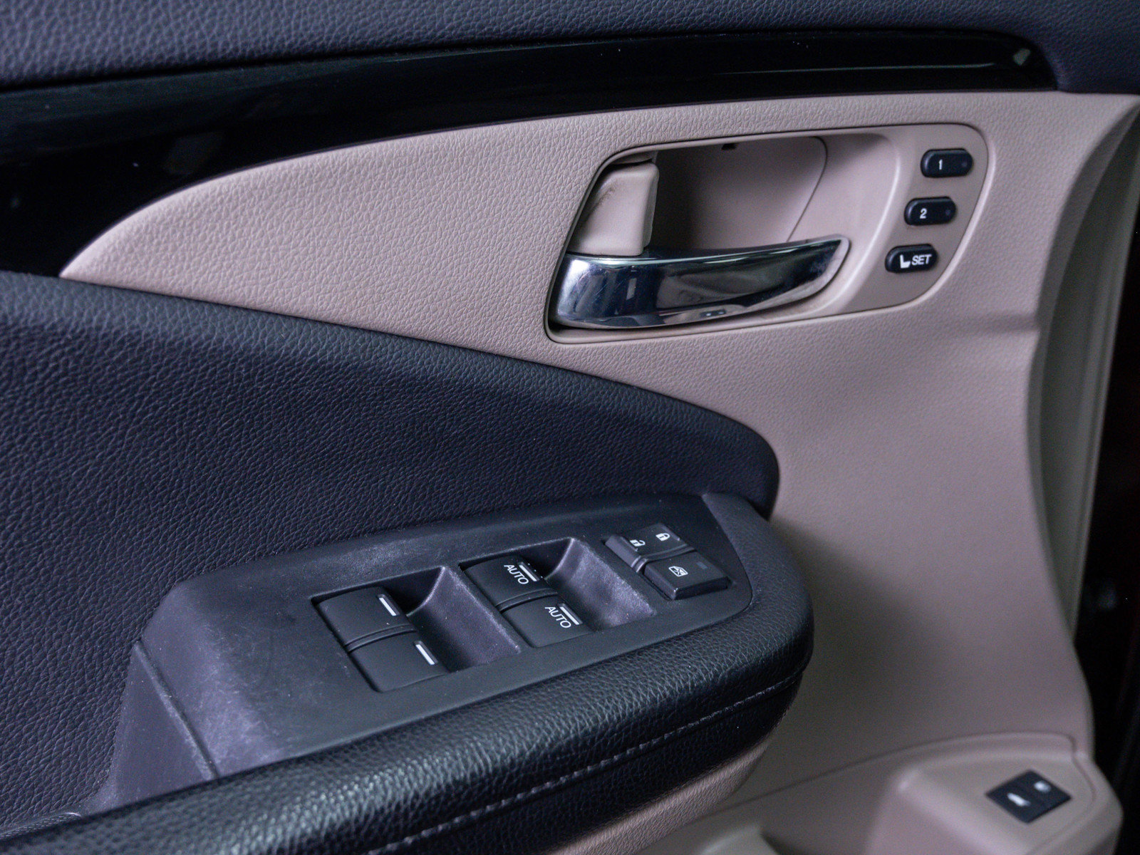 Used 2018 Honda Pilot Touring image 19