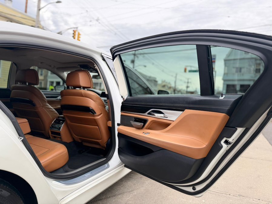 Used 2017 BMW 750i xDrive AWD/4WD image 8