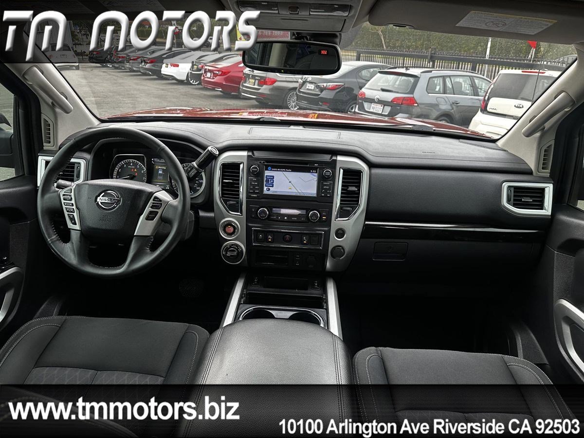 Used 2017 Nissan Titan SV image 7
