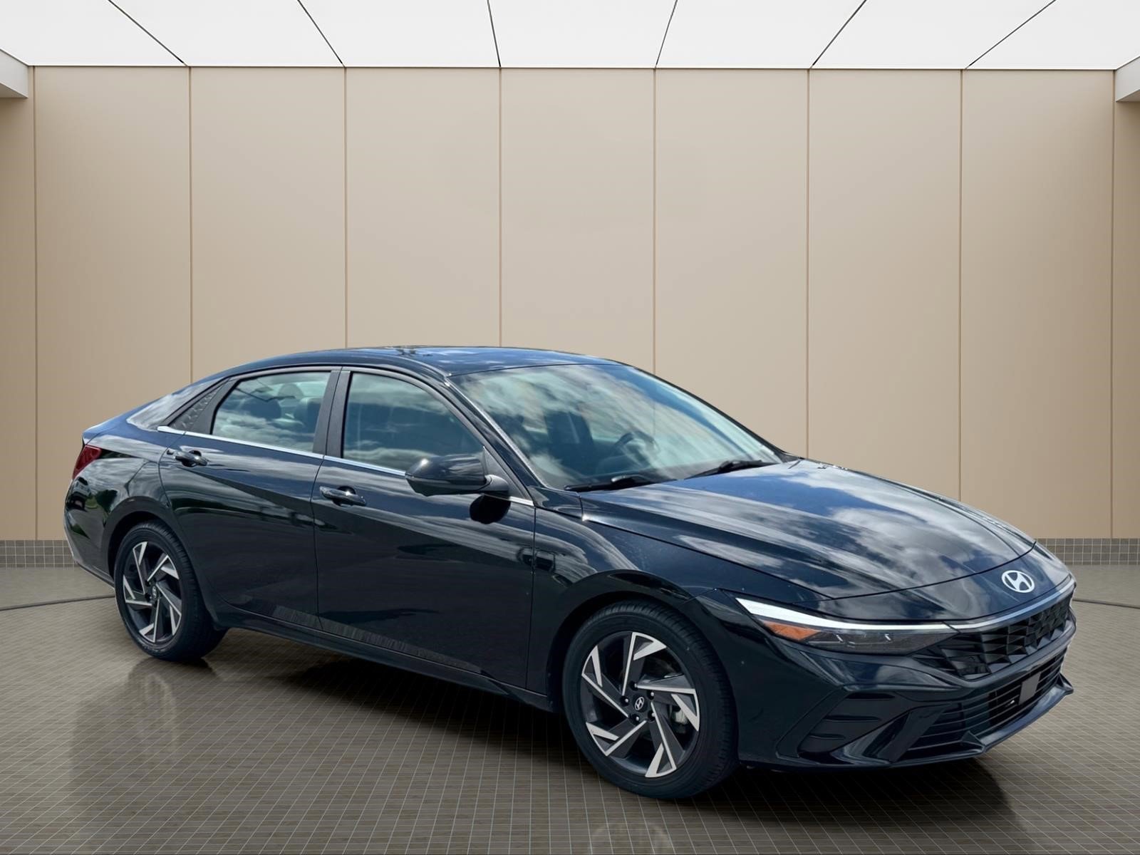 Certified 2024 Hyundai Elantra Limited FWD image 2