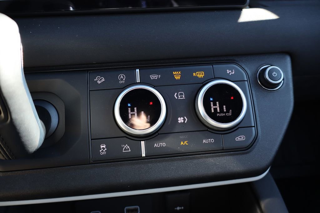 Used 2023 Land Rover Defender 90 X-Dynamic SE image 25