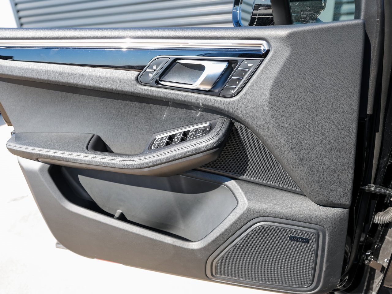 Certified 2025 Porsche Macan image 23