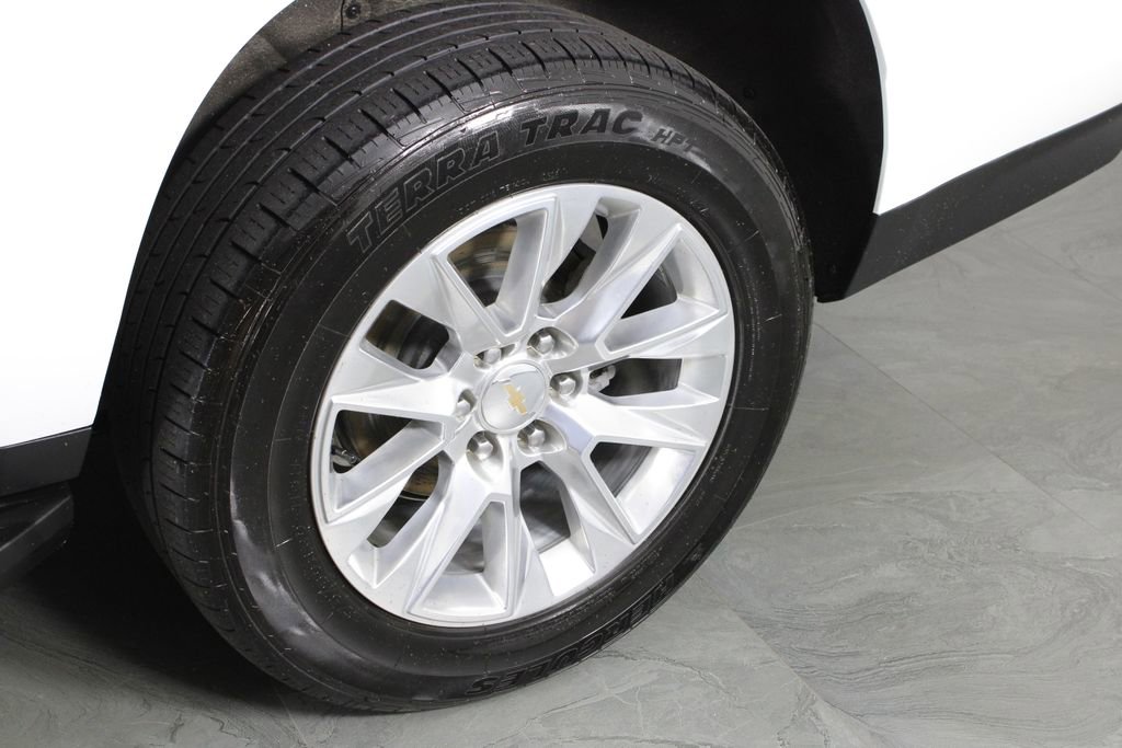 Used 2024 Chevrolet Suburban Premier RWD image 12