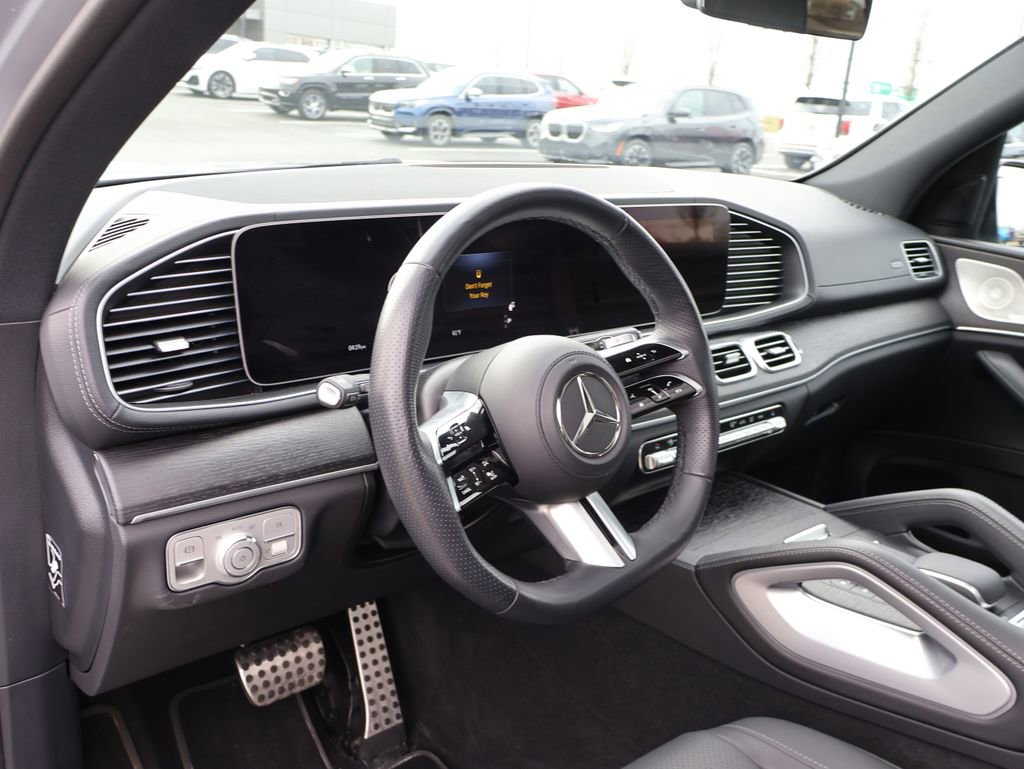 Used 2025 Mercedes-Benz GLS 450 4MATIC image 18