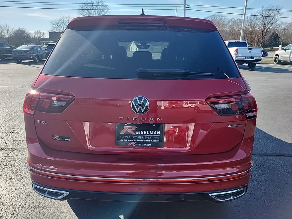 Used 2024 Volkswagen Tiguan SEL R-Line AWD/4WD image 4
