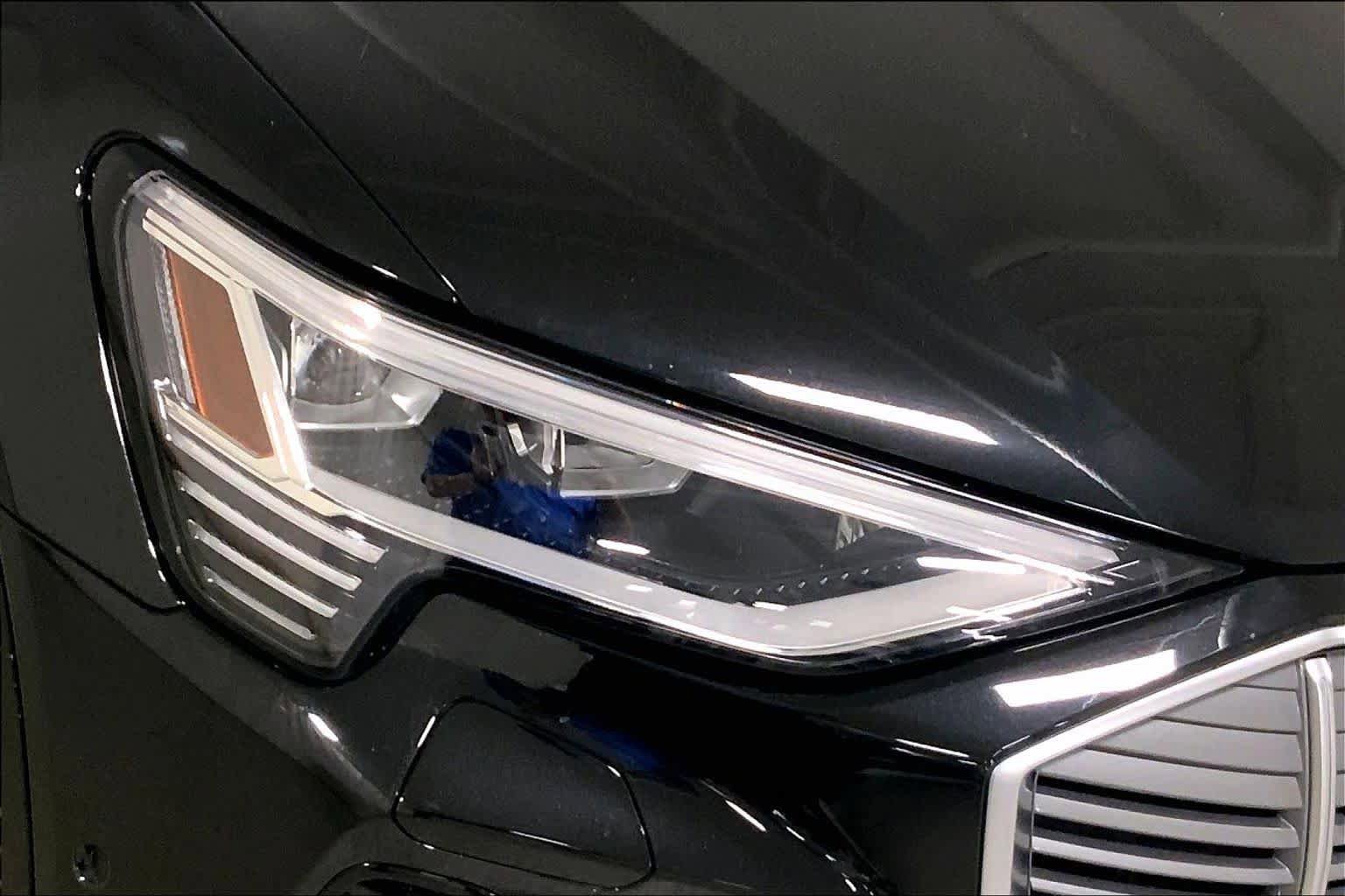 Used 2022 Audi e-tron Premium Plus AWD/4WD image 27