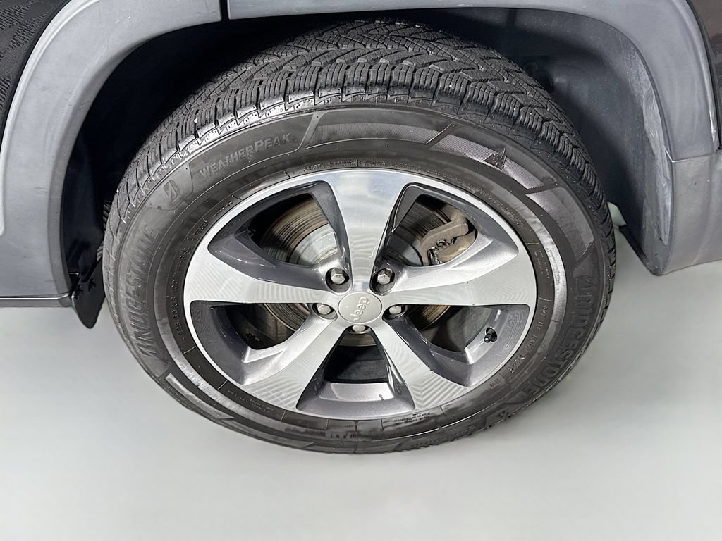 Used 2019 Jeep Cherokee Limited AWD/4WD image 24