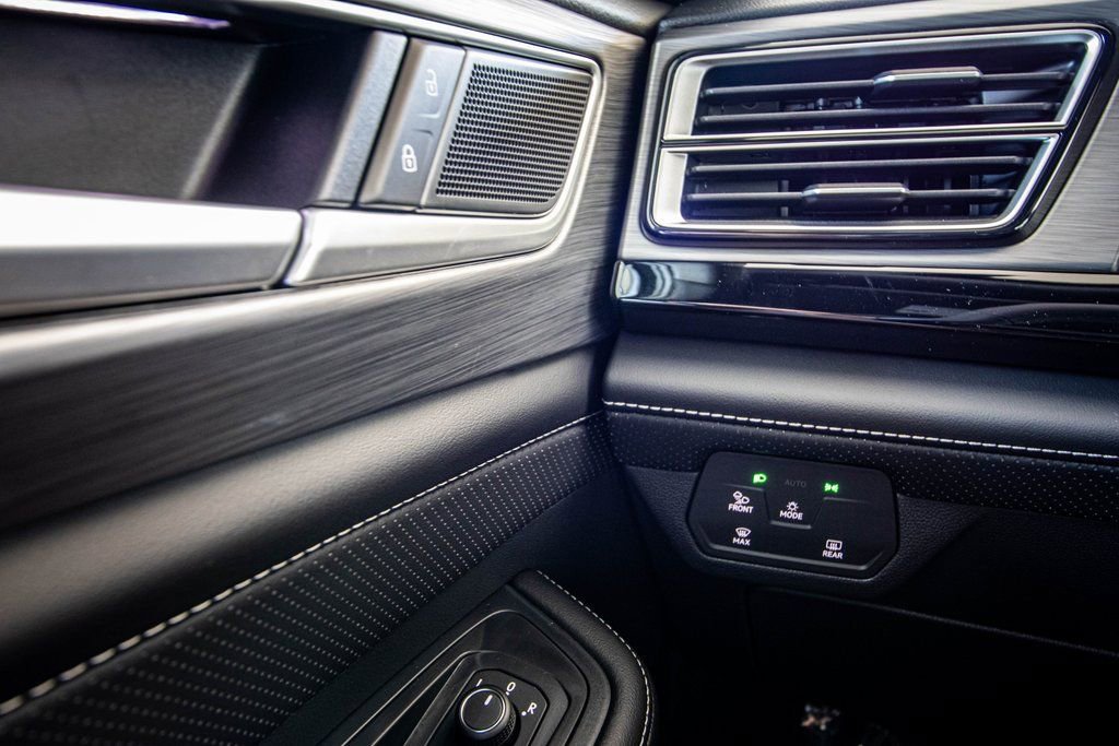 New 2026 Volkswagen Atlas Cross Sport SE AWD/4WD image 32