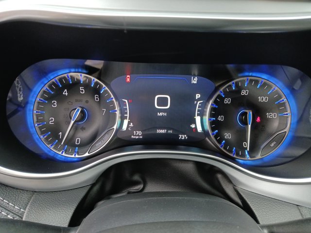Used 2025 Chrysler Pacifica Limited FWD image 18