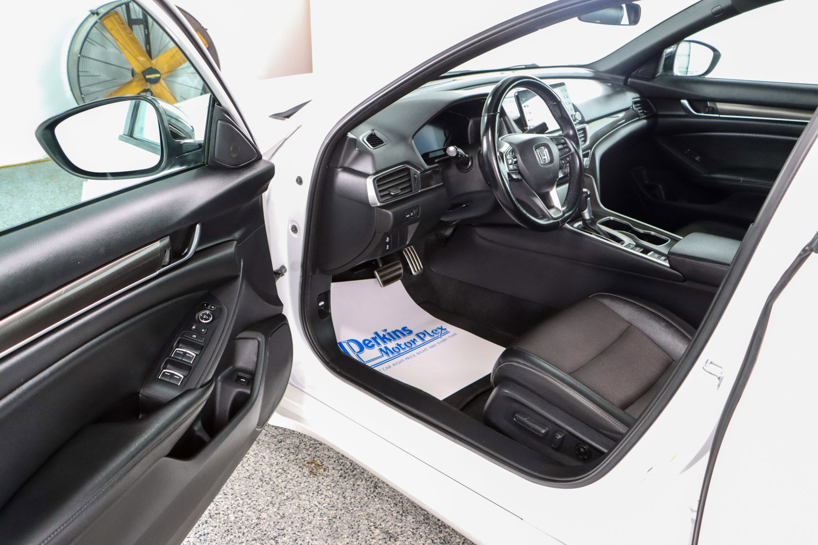 Used 2022 Honda Accord Sport image 3