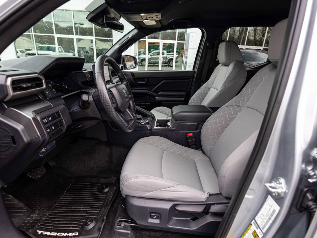 Used 2025 Toyota Tacoma SR5 AWD/4WD image 27