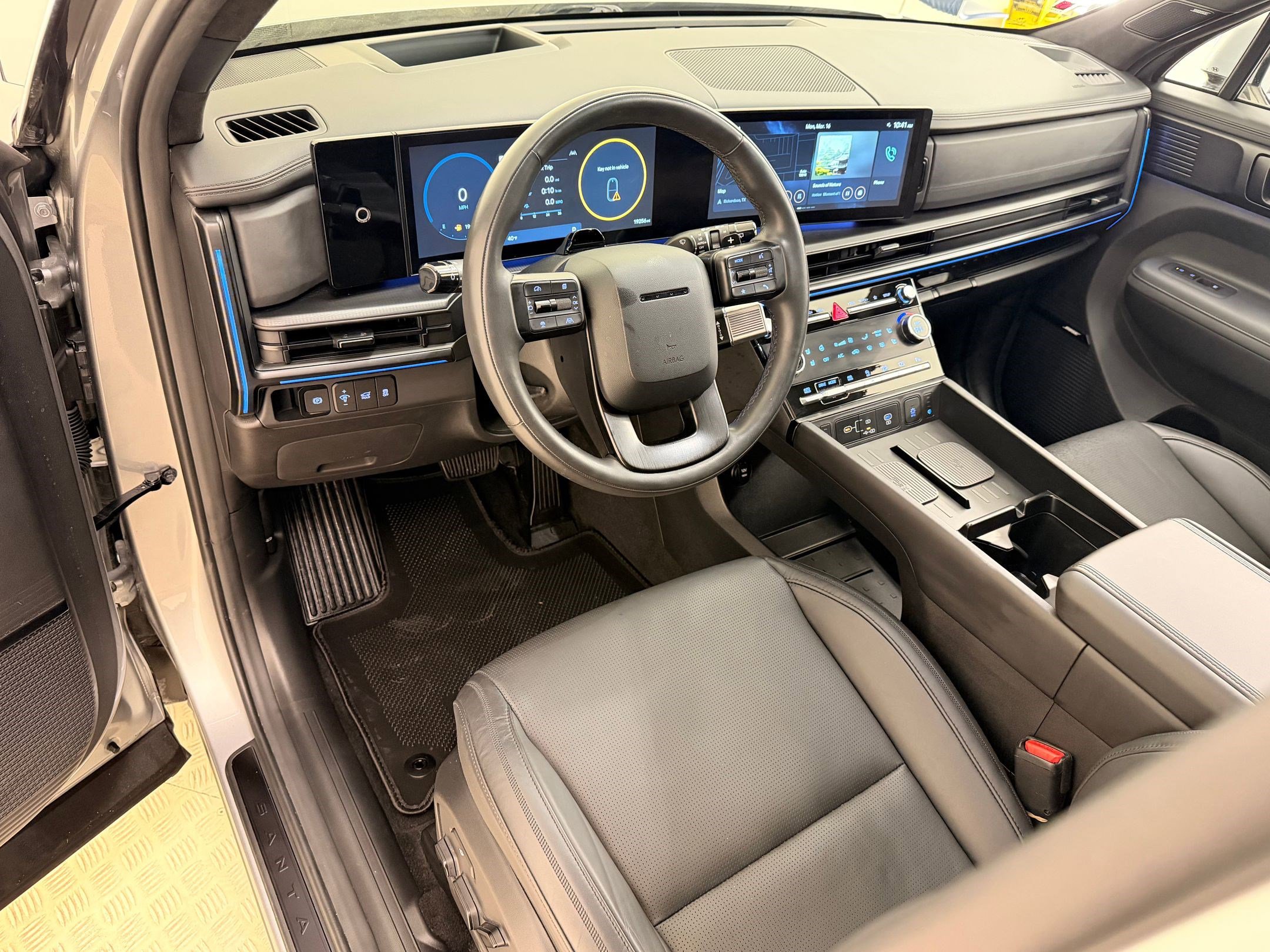 Used 2024 Hyundai Santa Fe Calligraphy image 4