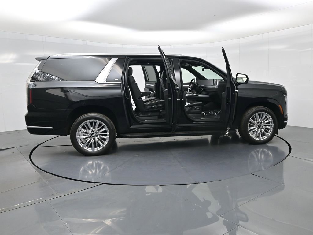 Used 2025 Cadillac Escalade ESV Premium Luxury image 3