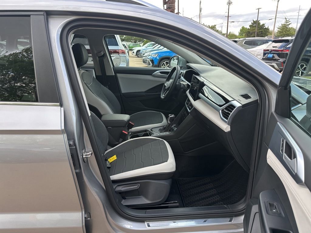 New 2026 Volkswagen Taos SE FWD image 19