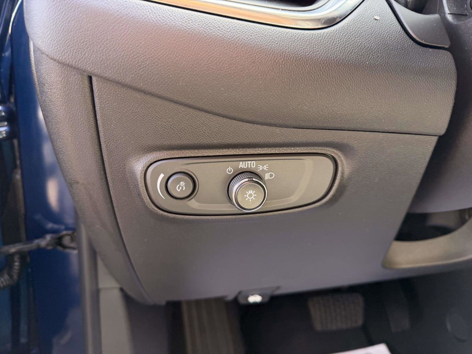 Certified 2023 Chevrolet Equinox LS w/ LS Convenience Package FWD image 16