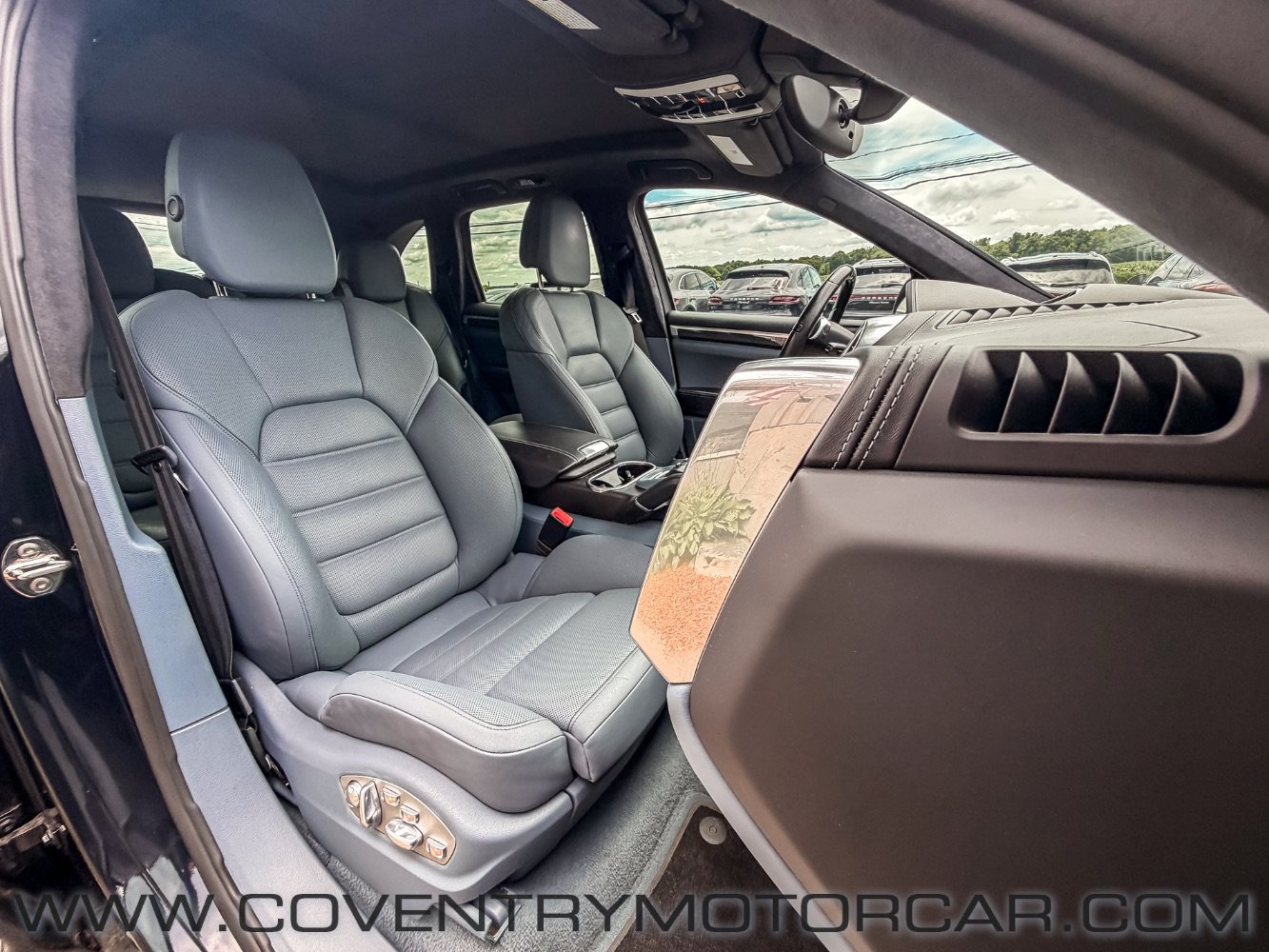 Used 2012 Porsche Cayenne Turbo AWD/4WD image 36