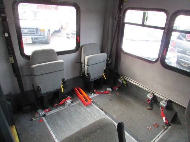 Used 2013 Ford E-450 and Econoline 450 Super Duty w/ Shuttle Bus Prep Pkg RWD image 12