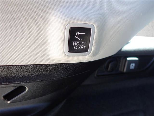 Used 2022 Jeep Grand Cherokee Summit w/ Advanced Protech Group IV AWD/4WD image 9