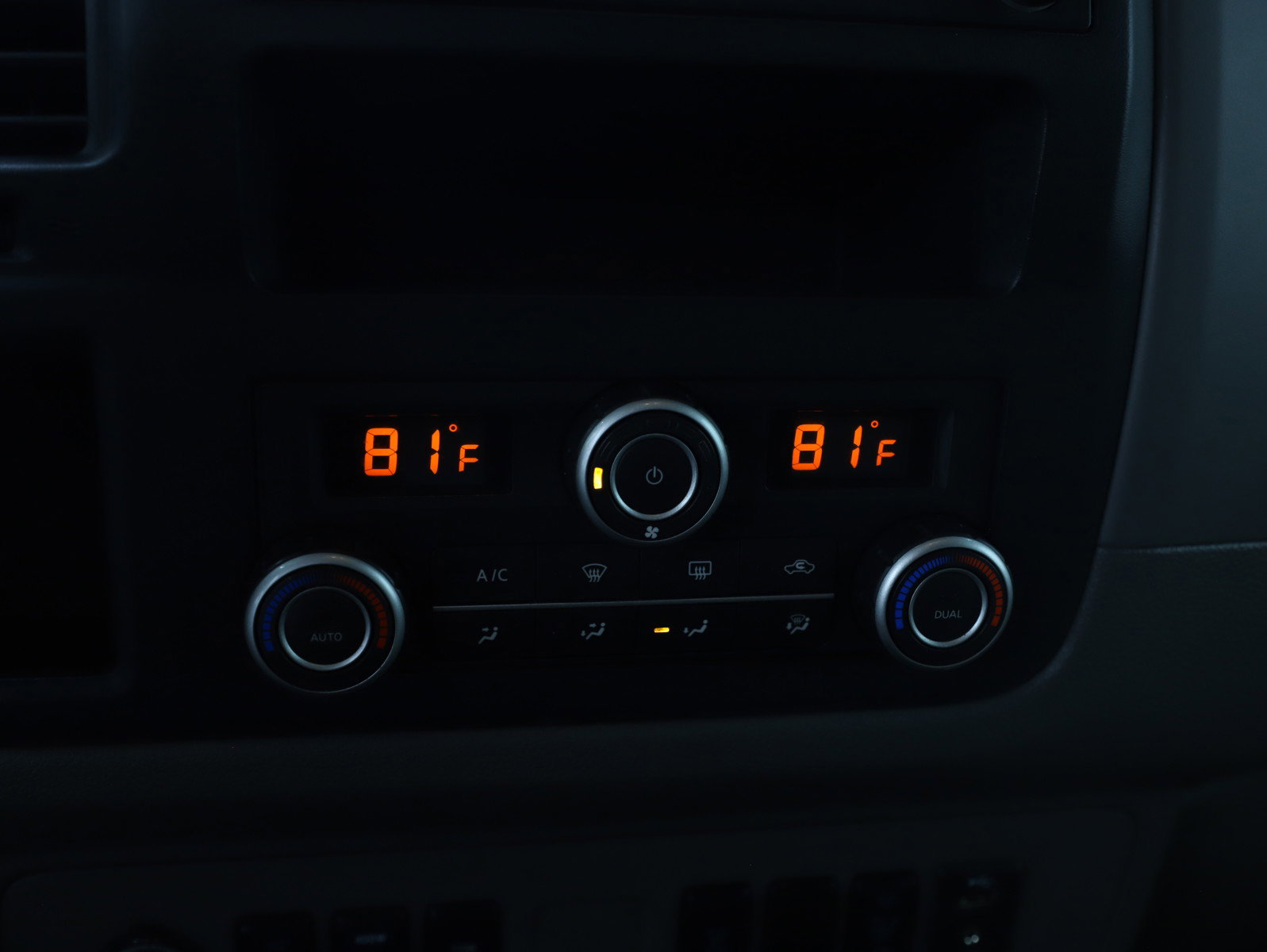 Used 2020 Nissan NV 3500 SL image 23