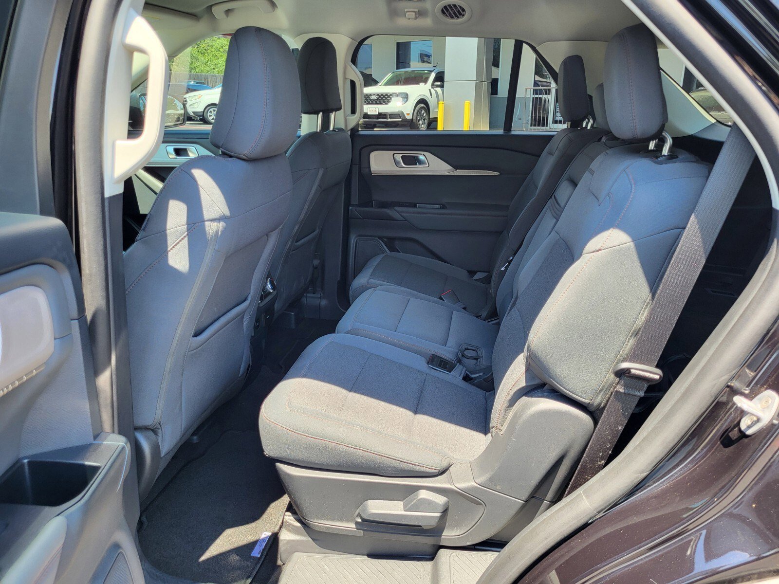 Used 2025 Ford Explorer Active RWD image 17