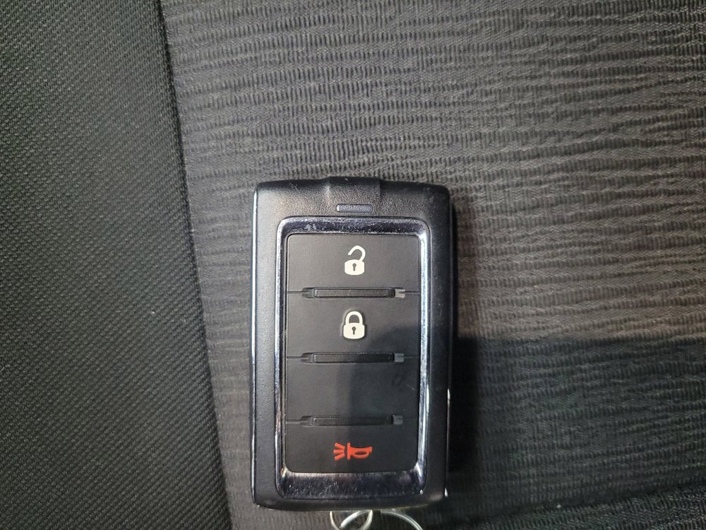 Used 2023 Jeep Grand Cherokee Laredo image 32