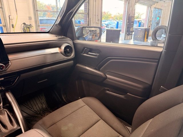 Used 2023 Chevrolet Colorado LT AWD/4WD image 15