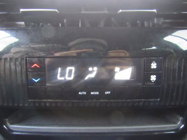 Used 2024 Jeep Wagoneer Series II w/ Flexible Seating Group image 31