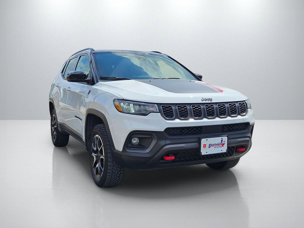 Used 2025 Jeep Compass Trailhawk AWD/4WD image 3