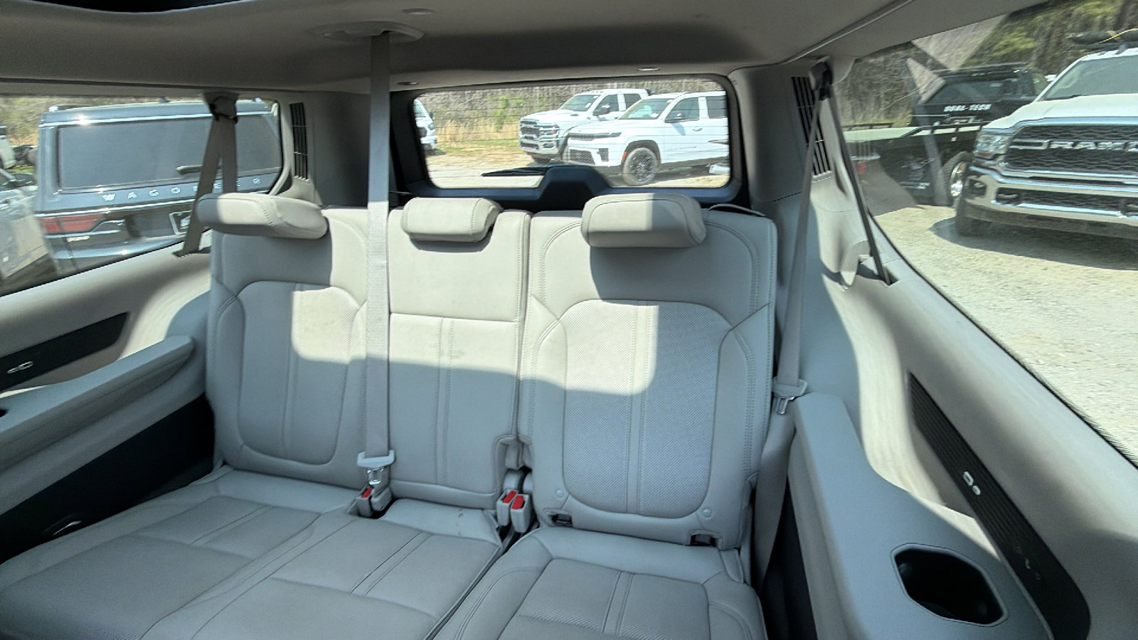 Used 2024 Jeep Wagoneer L Series III w/ Premium Group I image 21