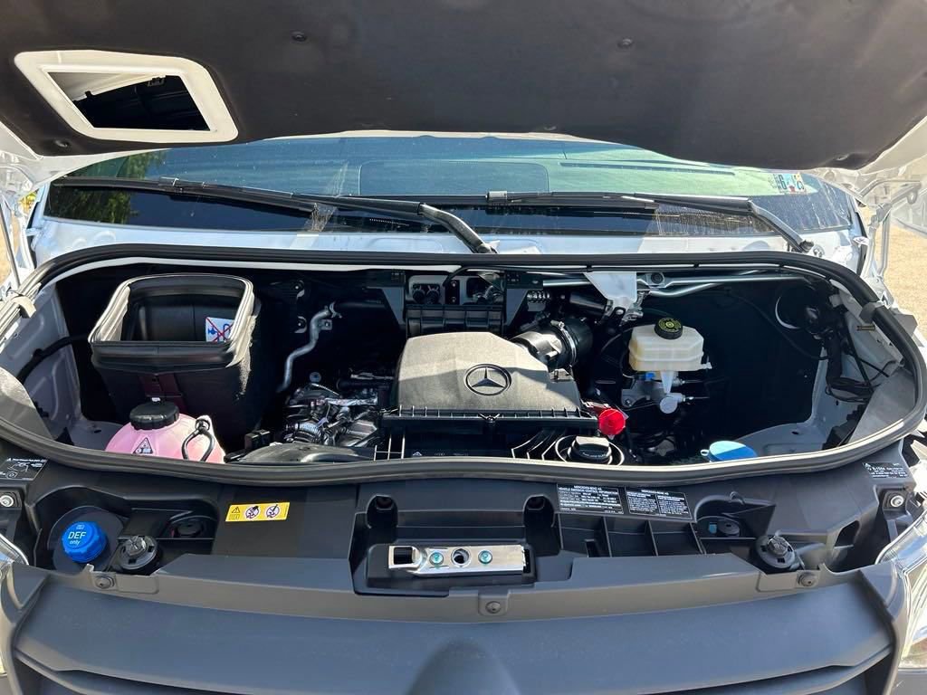 Used 2024 Mercedes-Benz Sprinter 2500 image 21