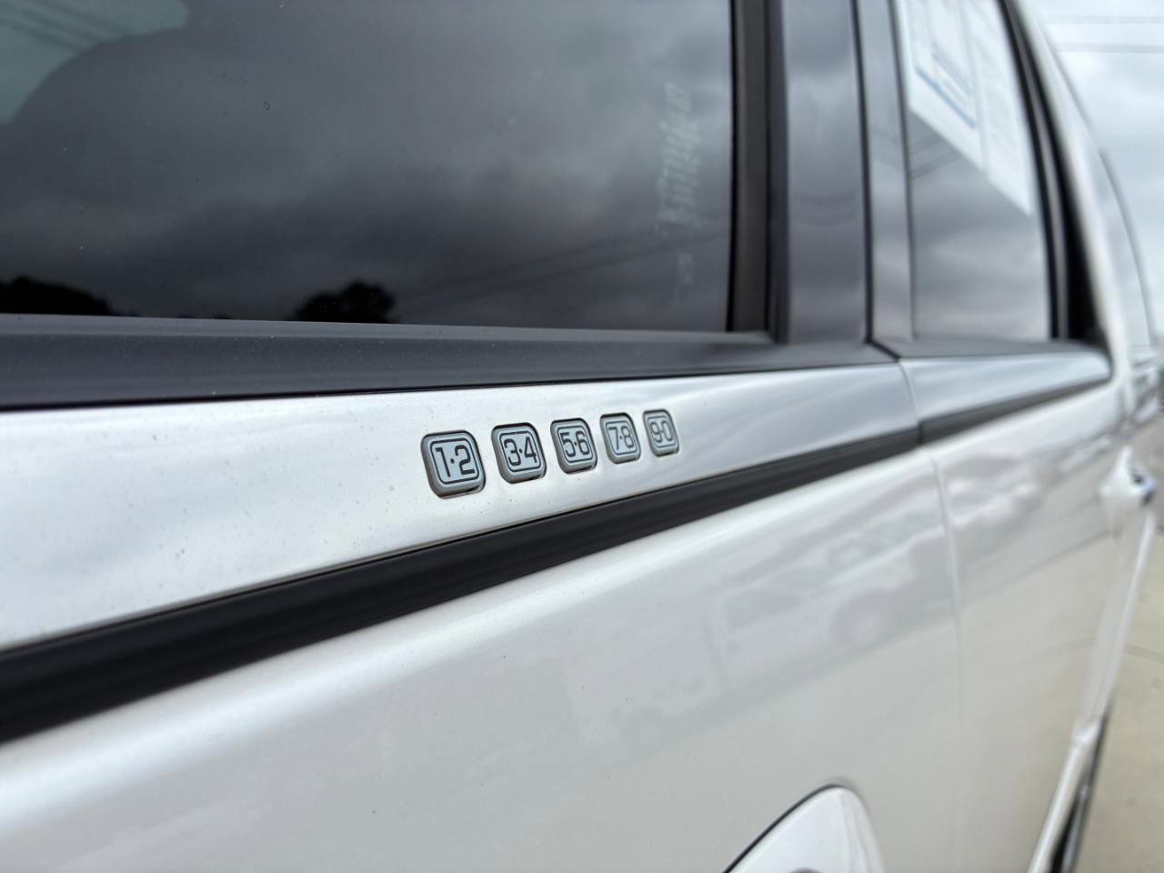 Used 2017 Ford Expedition EL Platinum image 9