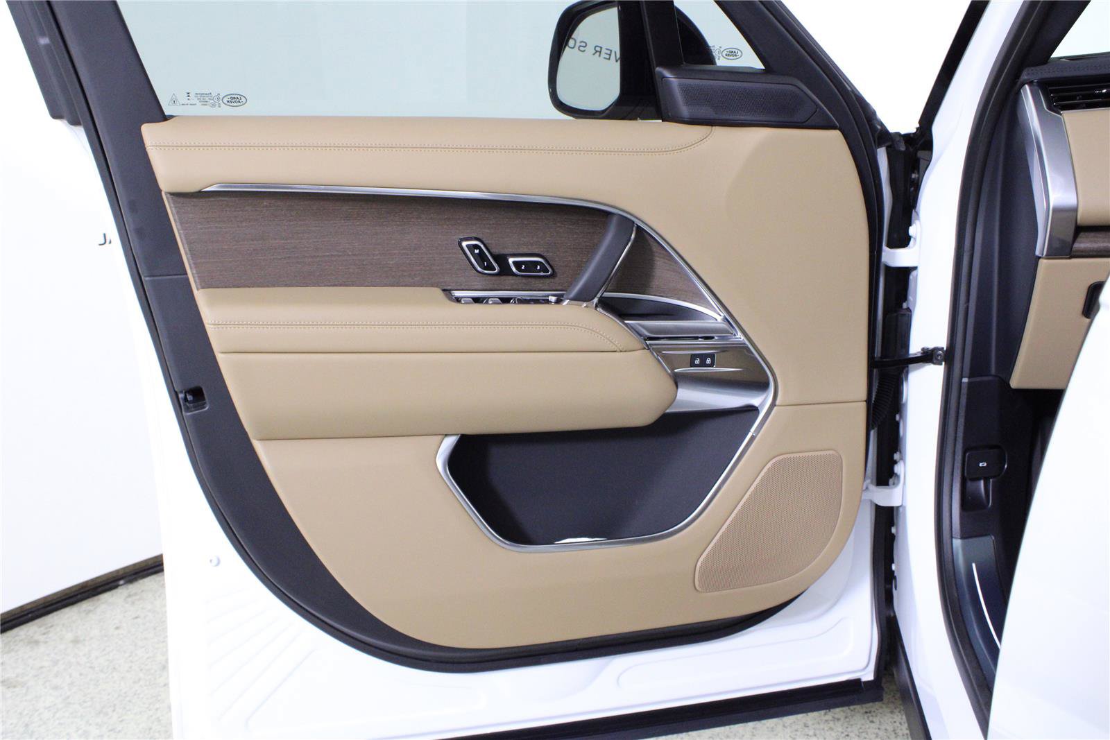 New 2026 Land Rover Range Rover SE AWD/4WD image 15