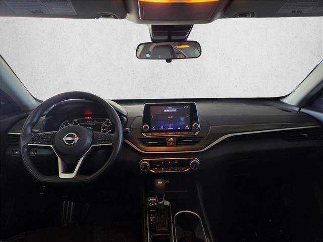 Used 2024 Nissan Altima 2.5 SV FWD image 15