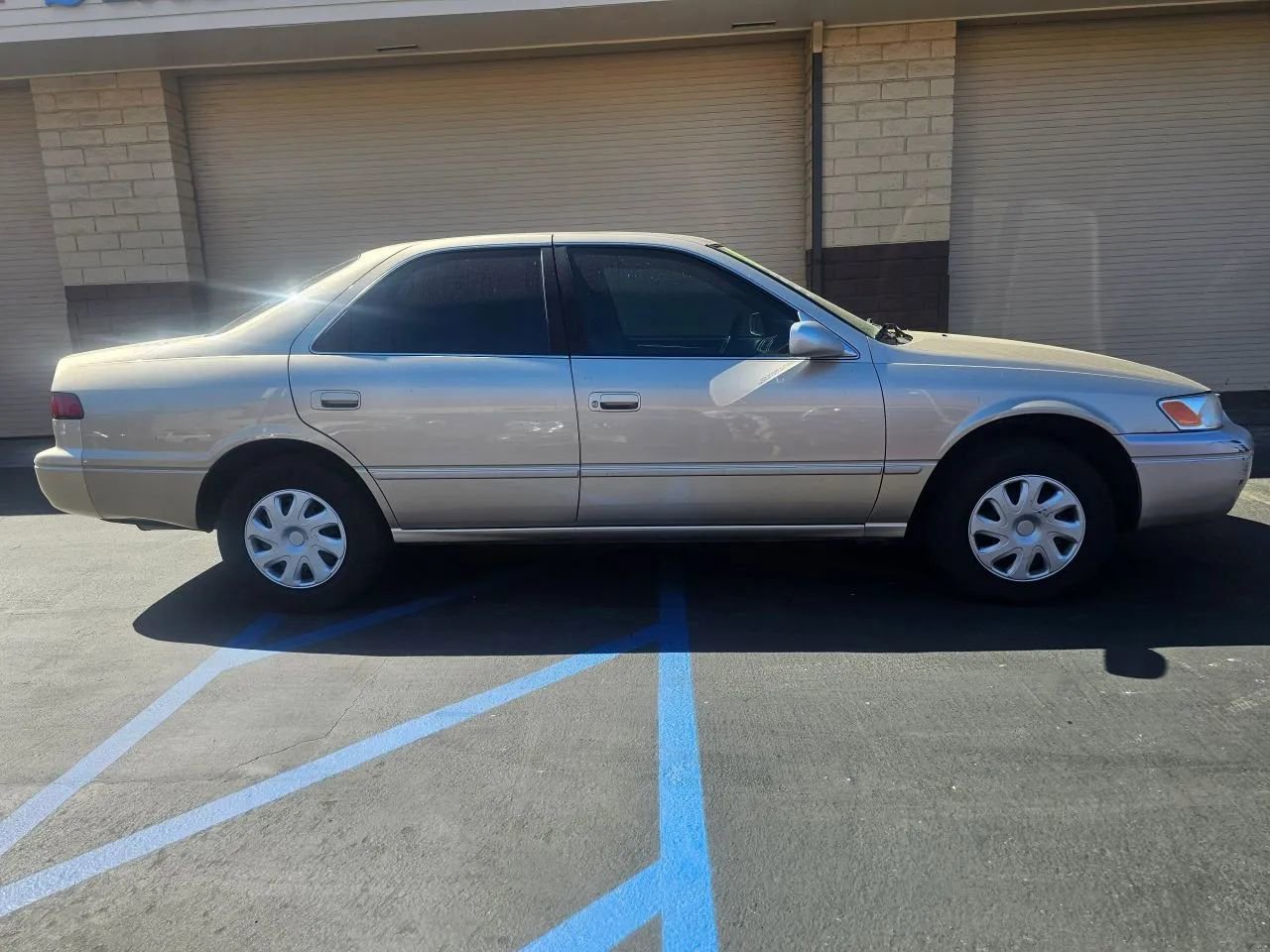 Used 1998 Toyota Camry LE FWD image 6