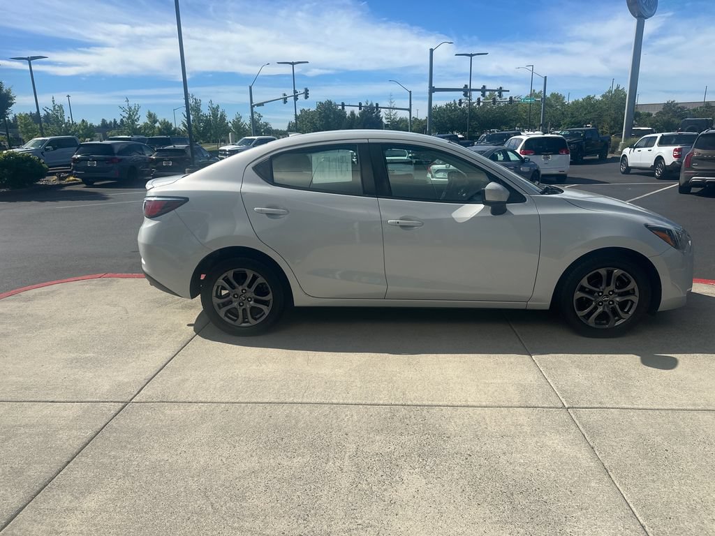 Used 2019 Toyota Yaris LE FWD image 5