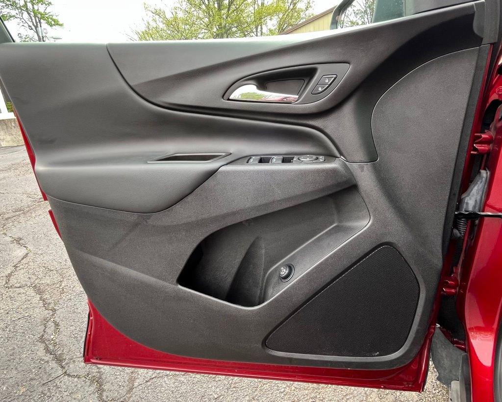 Used 2023 Chevrolet Equinox LT FWD image 9