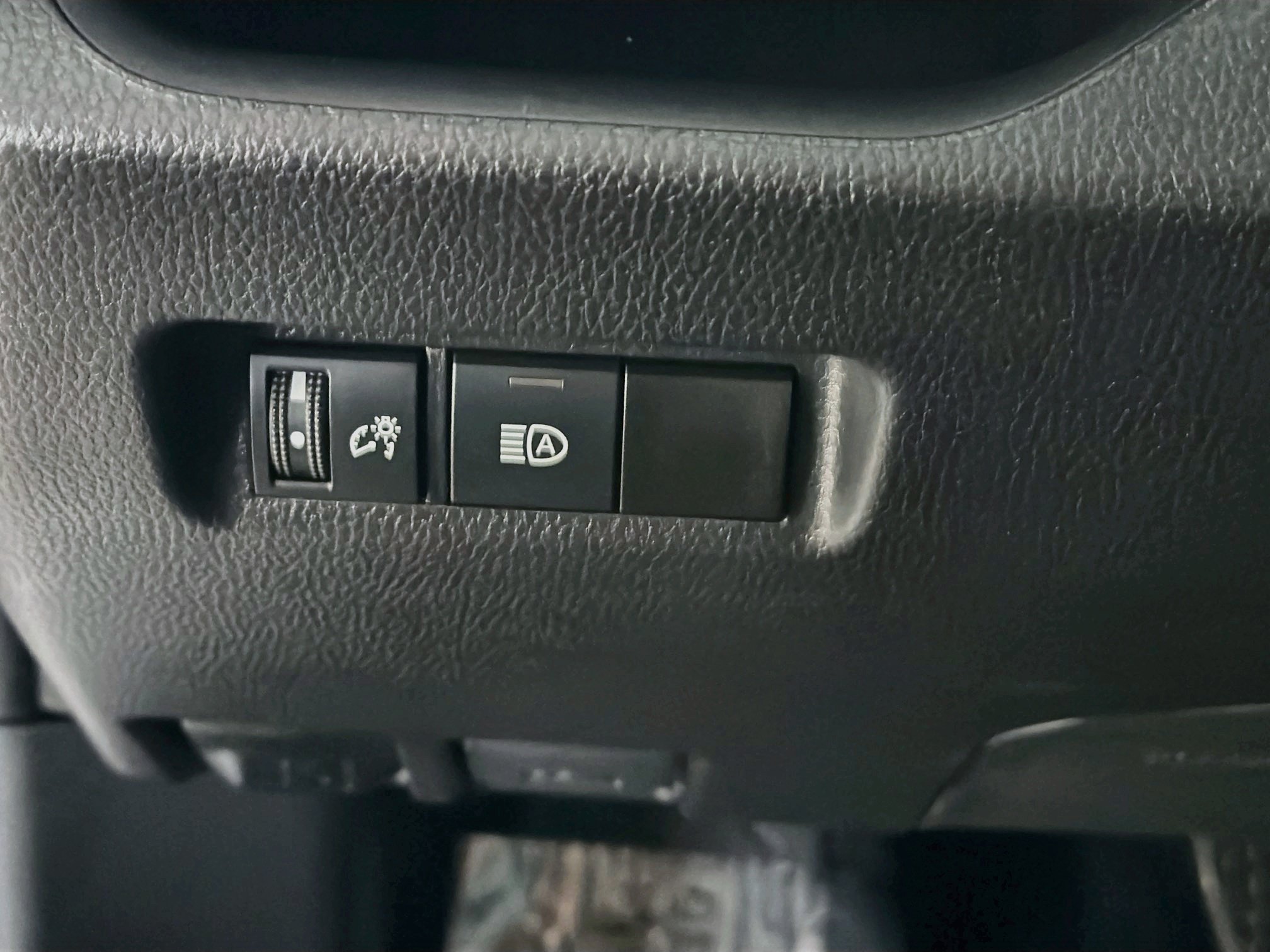 Used 2025 Toyota RAV4 LE AWD/4WD image 16