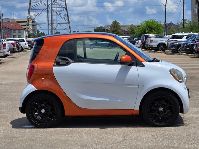 Used 2016 smart fortwo passion RWD image 4